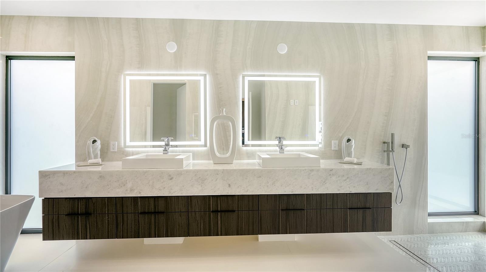 1610 N LODGE Dr SARASOTA, FL 34239