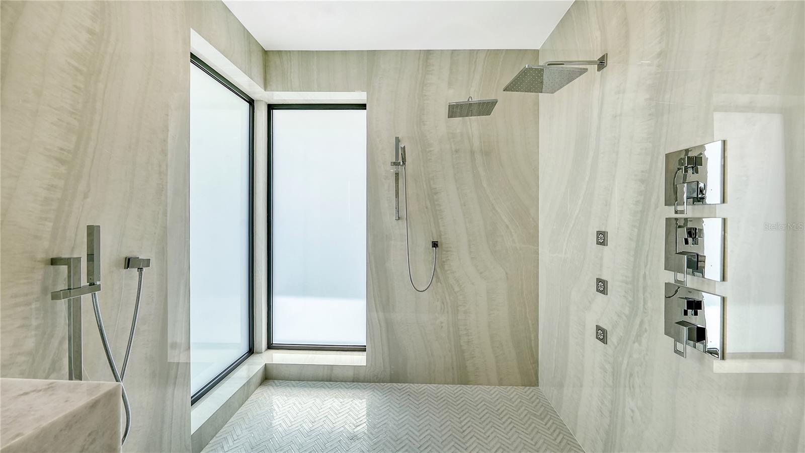 1610 N LODGE Dr SARASOTA, FL 34239