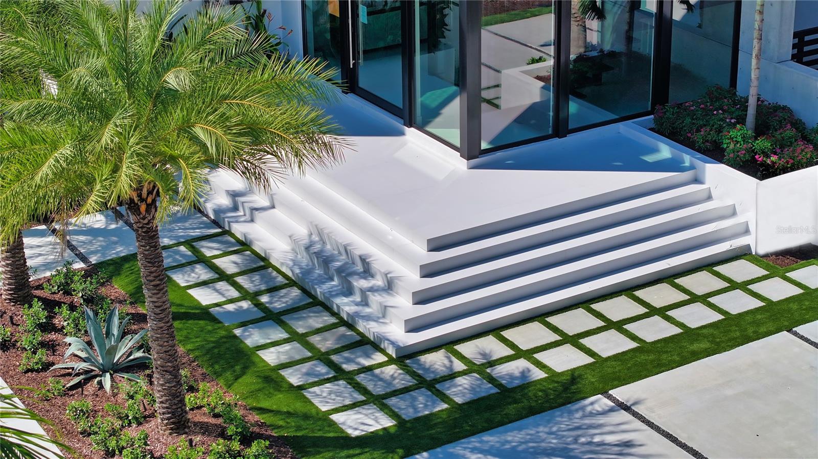 1610 N LODGE Dr SARASOTA, FL 34239