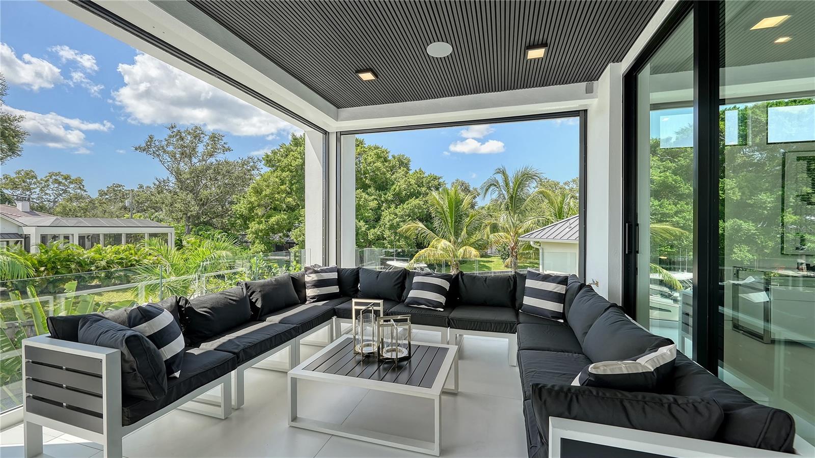 1610 N LODGE Dr SARASOTA, FL 34239