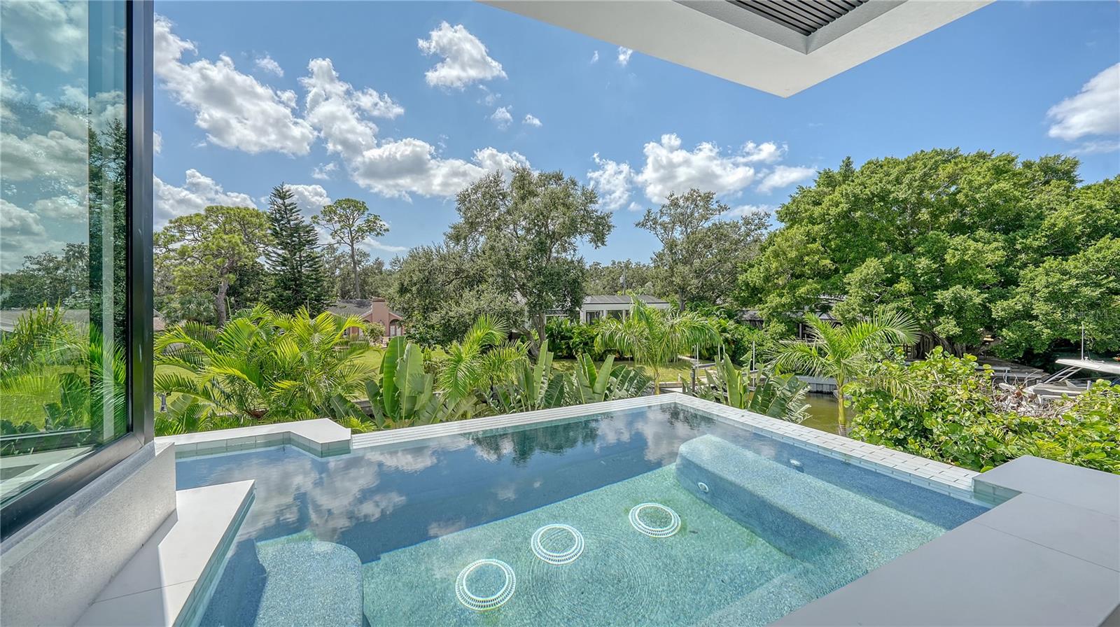 1610 N LODGE Dr SARASOTA, FL 34239