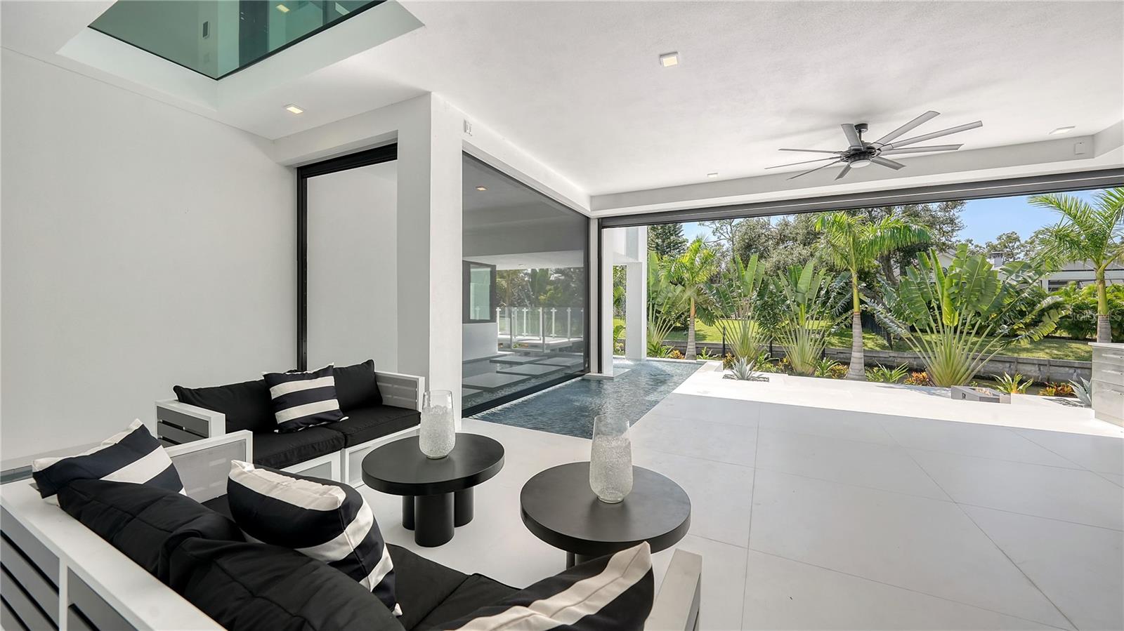 1610 N LODGE Dr SARASOTA, FL 34239