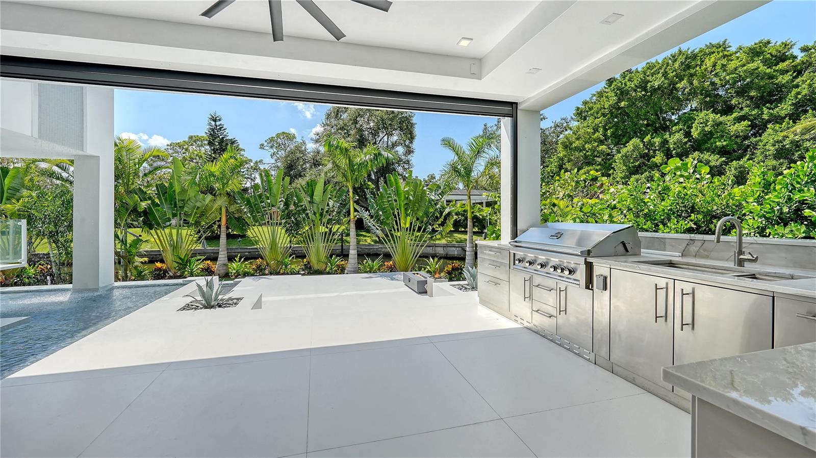 1610 N LODGE Dr SARASOTA, FL 34239