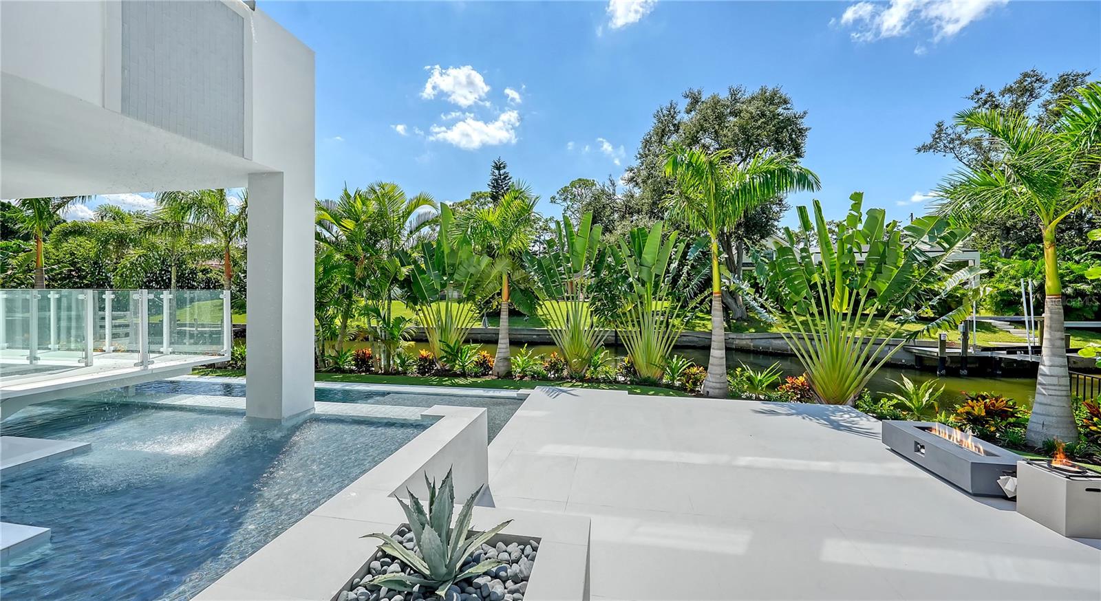 1610 N LODGE Dr SARASOTA, FL 34239