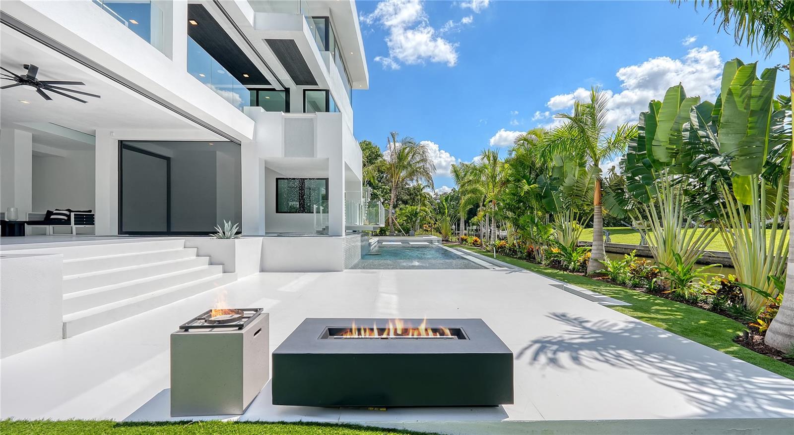 1610 N LODGE Dr SARASOTA, FL 34239