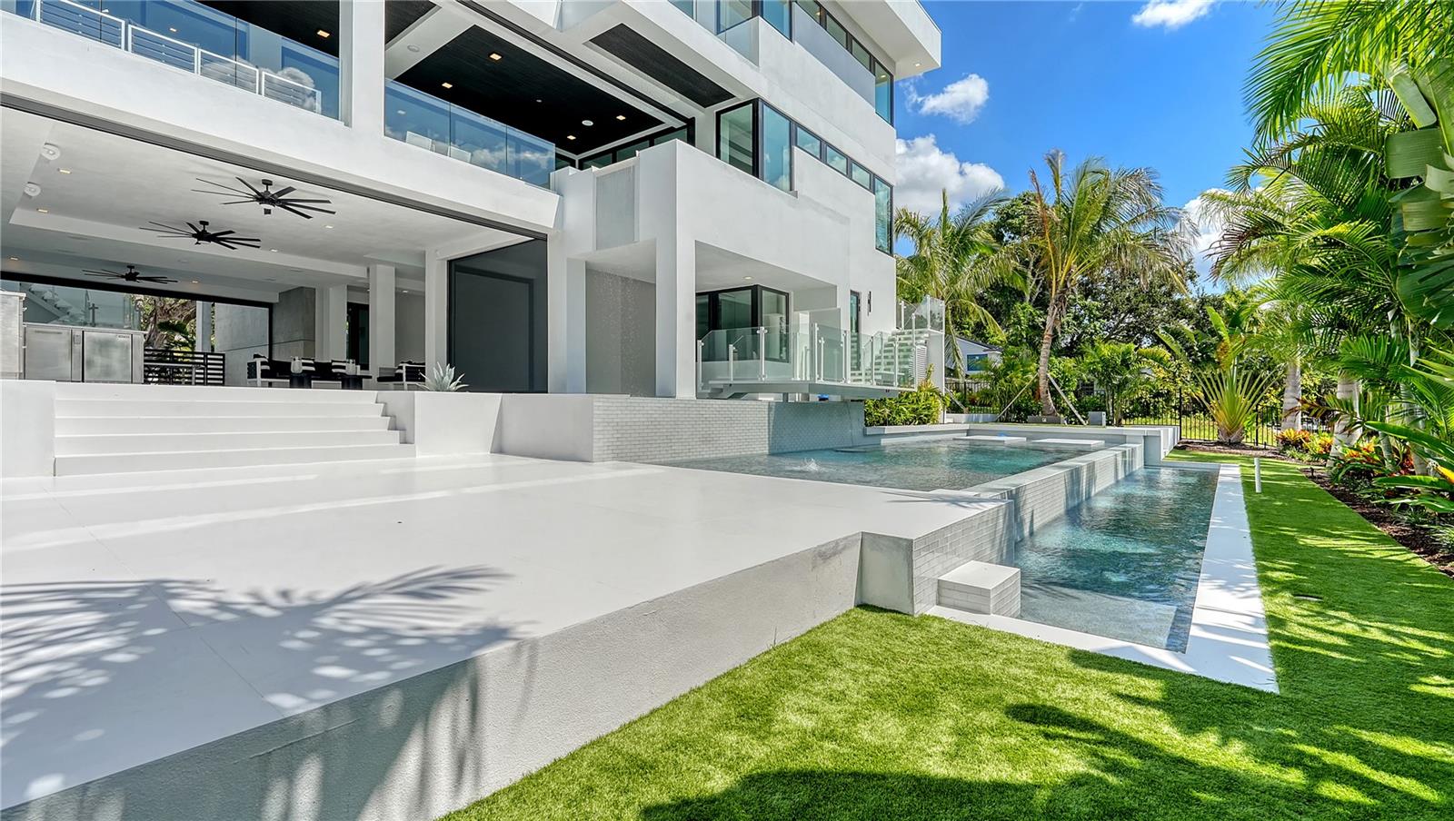 1610 N LODGE Dr SARASOTA, FL 34239