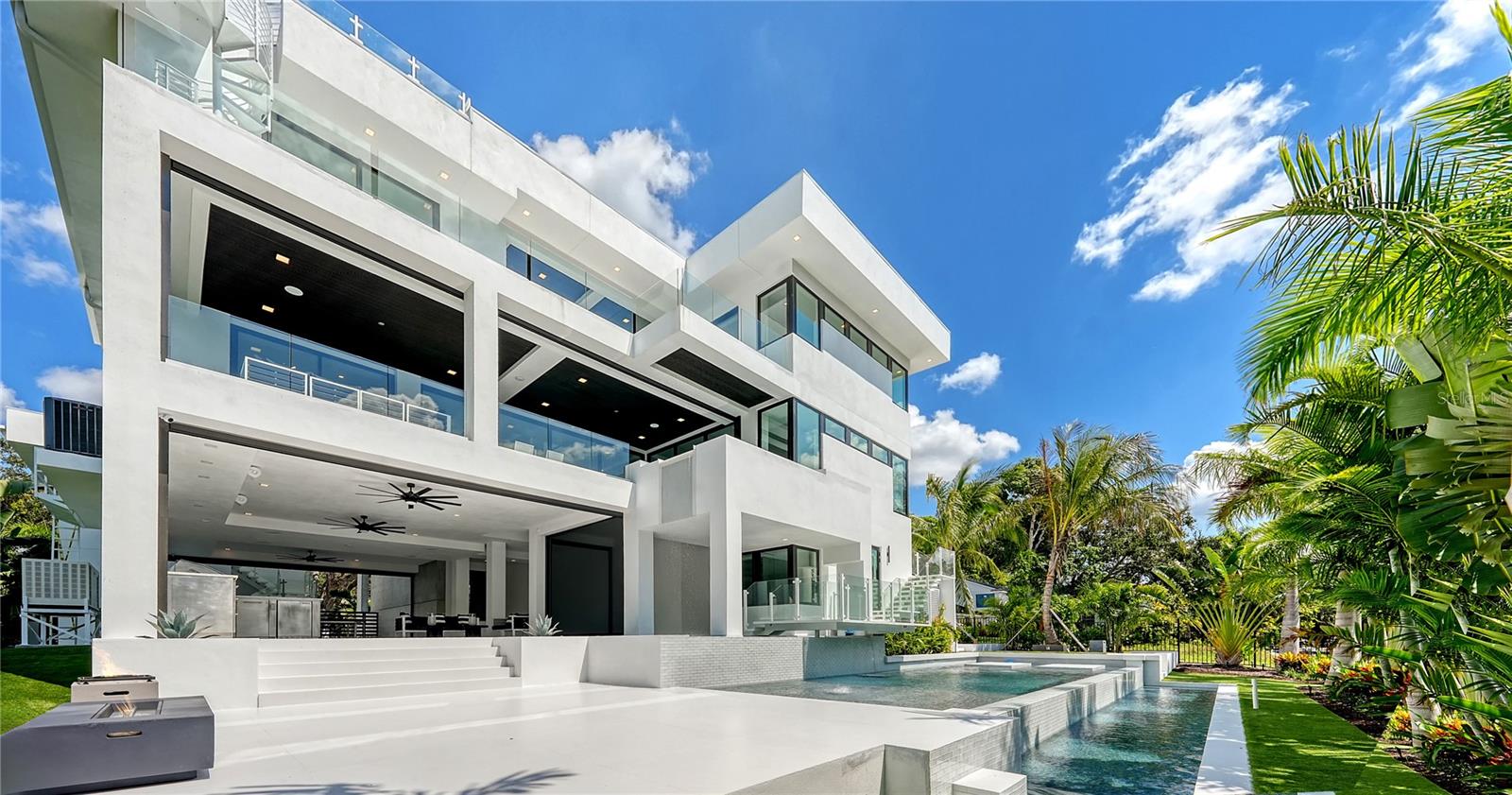 1610 N LODGE Dr SARASOTA, FL 34239