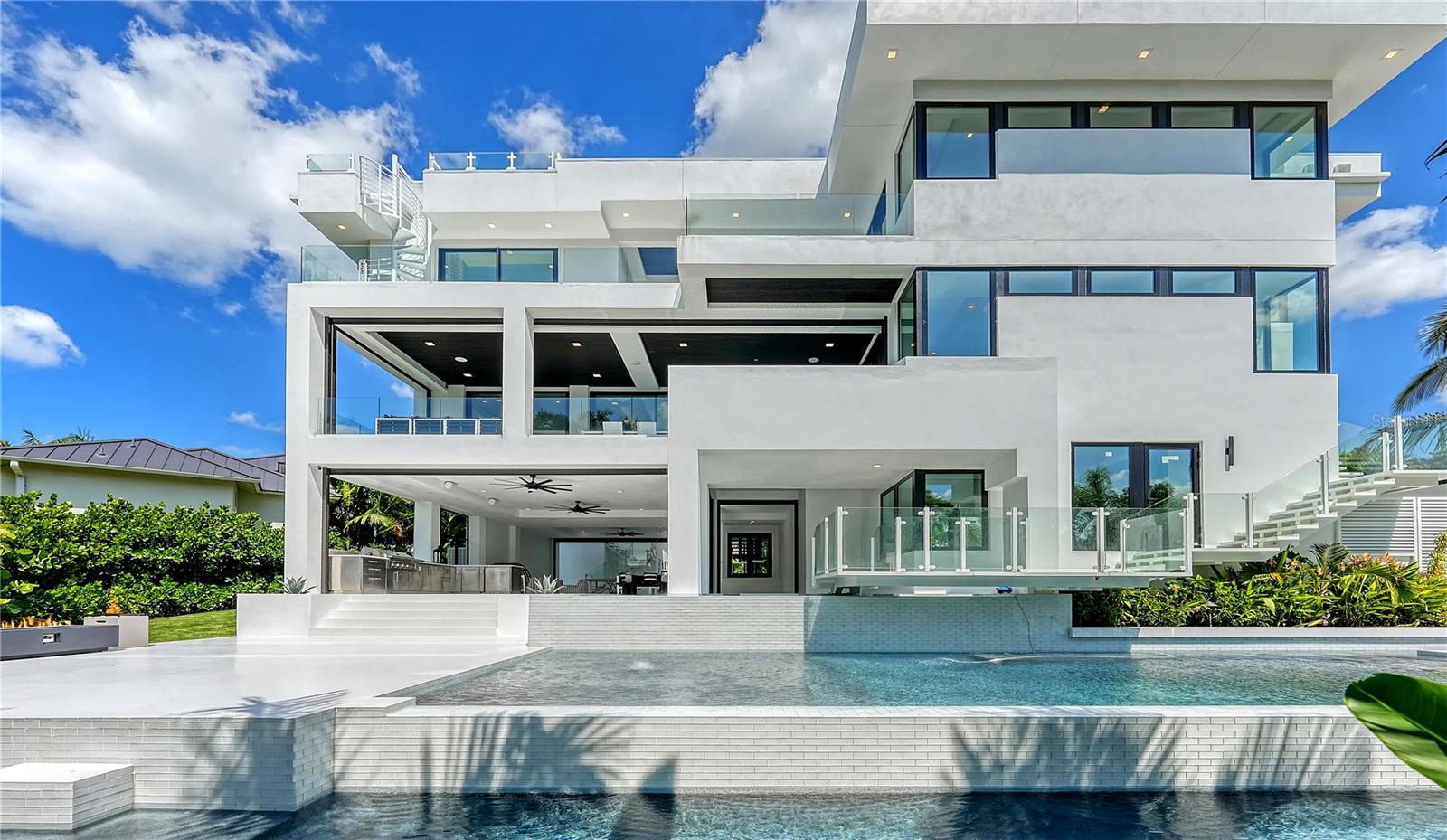 1610 N LODGE Dr SARASOTA, FL 34239