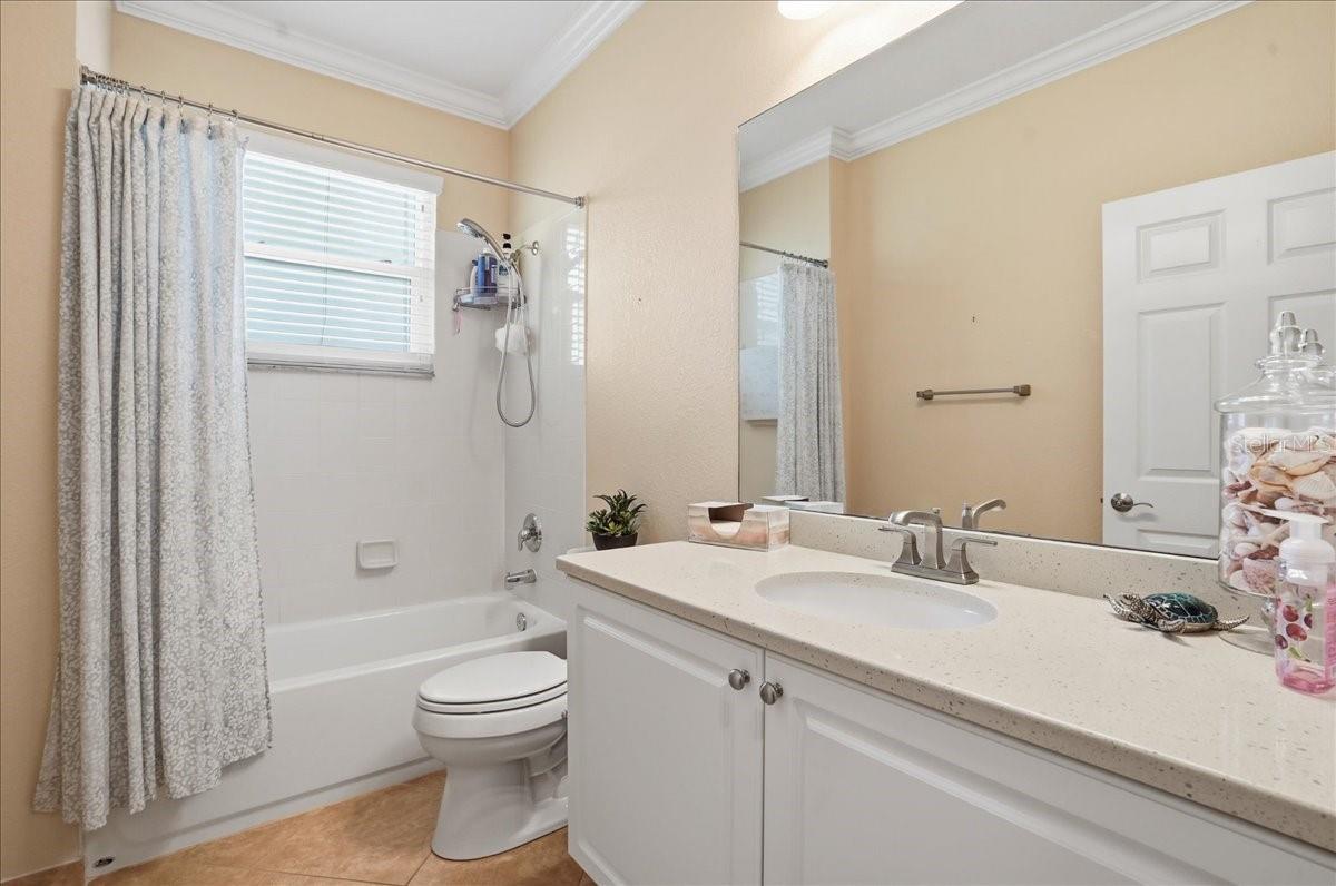 4246 65TH Pl SARASOTA, FL 34243