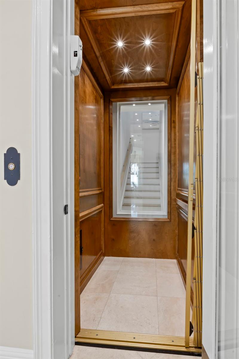 611 1ST Ave TIERRA VERDE, FL 33715