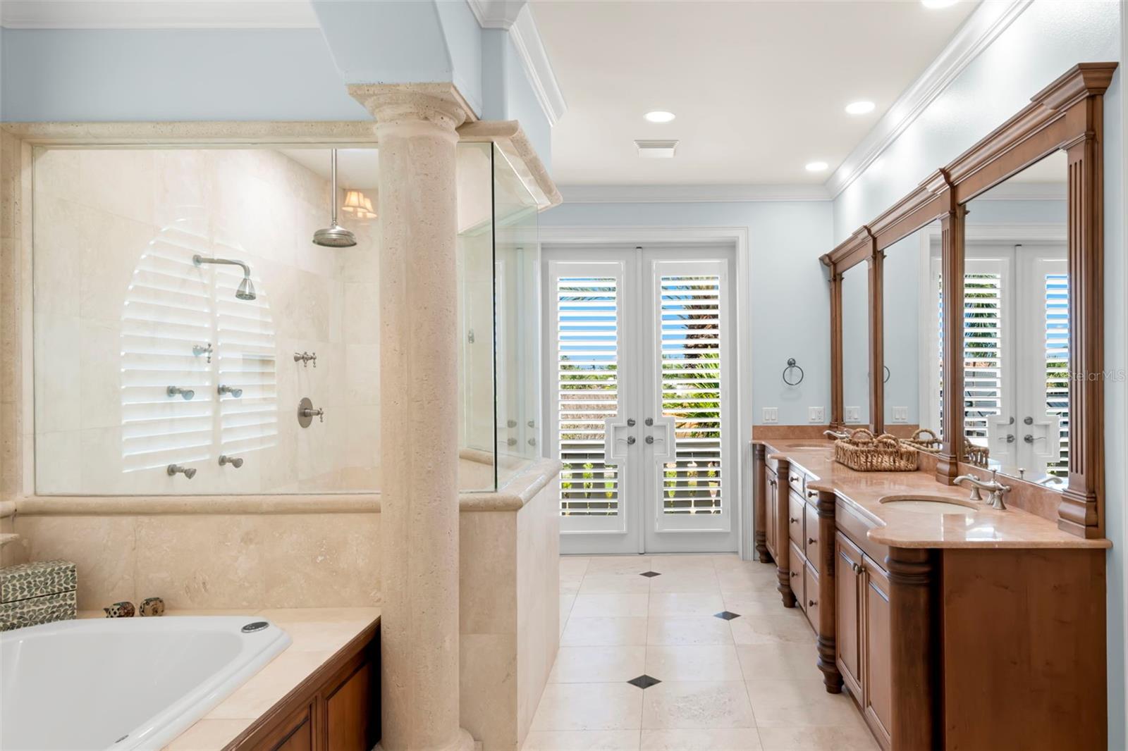 611 1ST Ave TIERRA VERDE, FL 33715