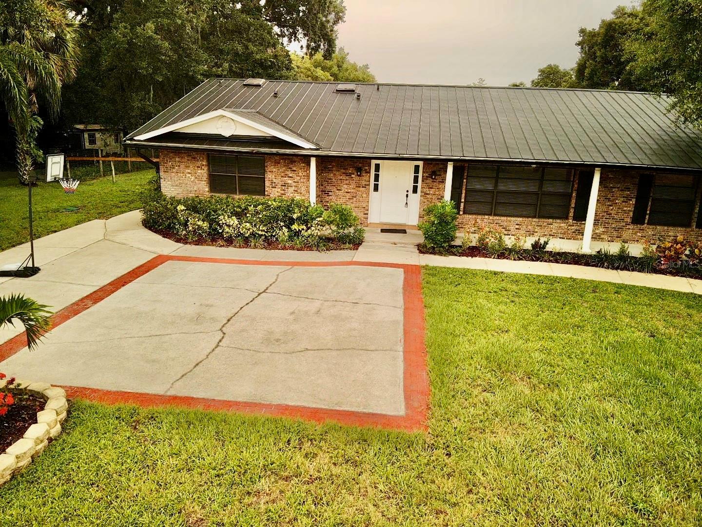 949 SHADOW OAKS Rd