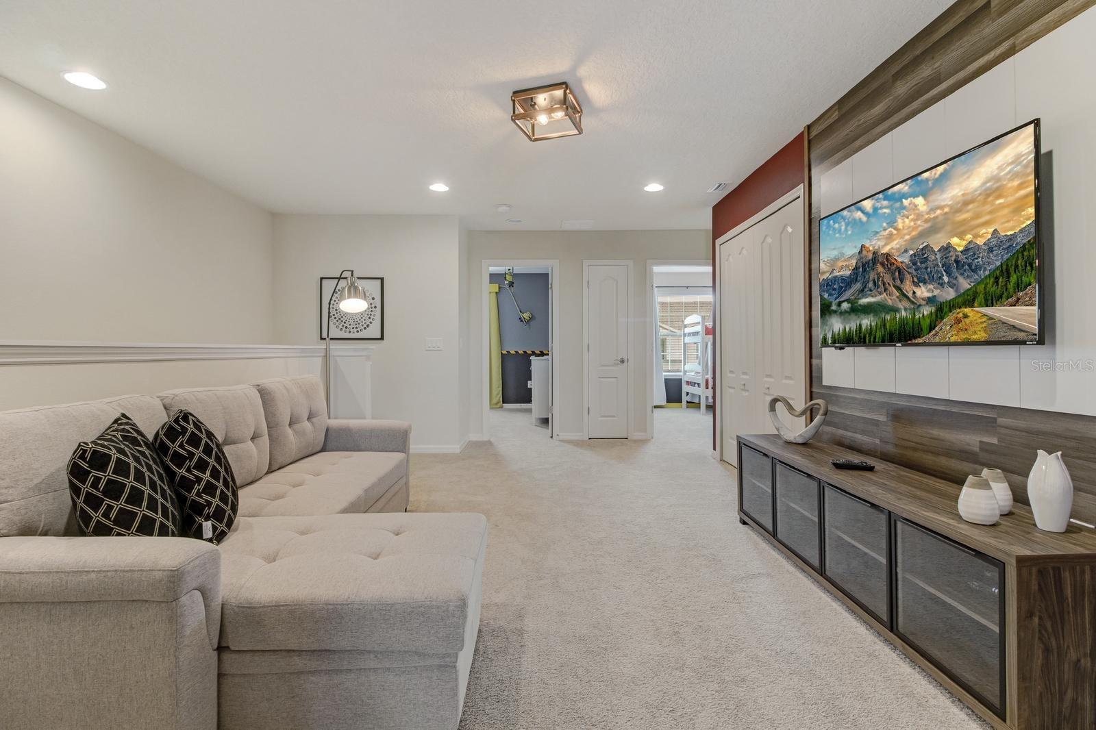 2436 DUBAI St KISSIMMEE, FL 34747