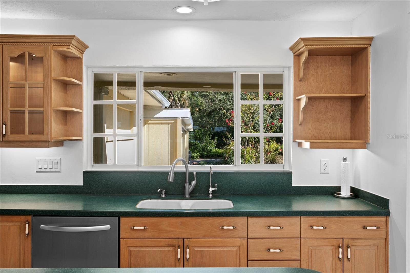 234 DRIFTWOOD Rd ST PETERSBURG, FL 33705