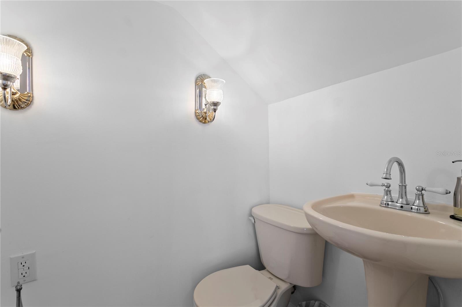 234 DRIFTWOOD Rd ST PETERSBURG, FL 33705