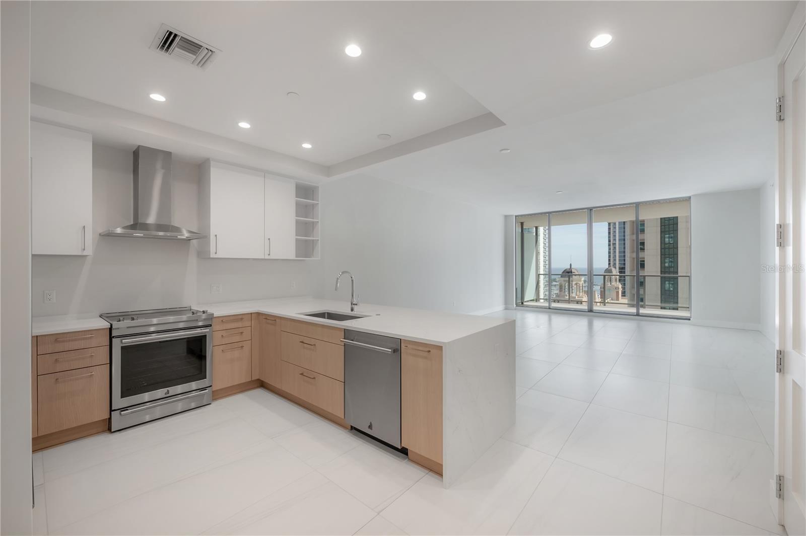 275 1ST Ave #1504 ST PETERSBURG, FL 33701