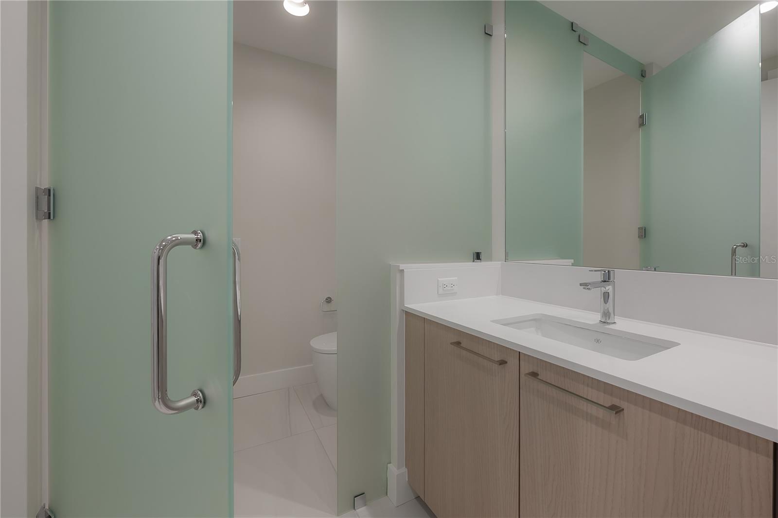 275 1ST Ave #1504 ST PETERSBURG, FL 33701