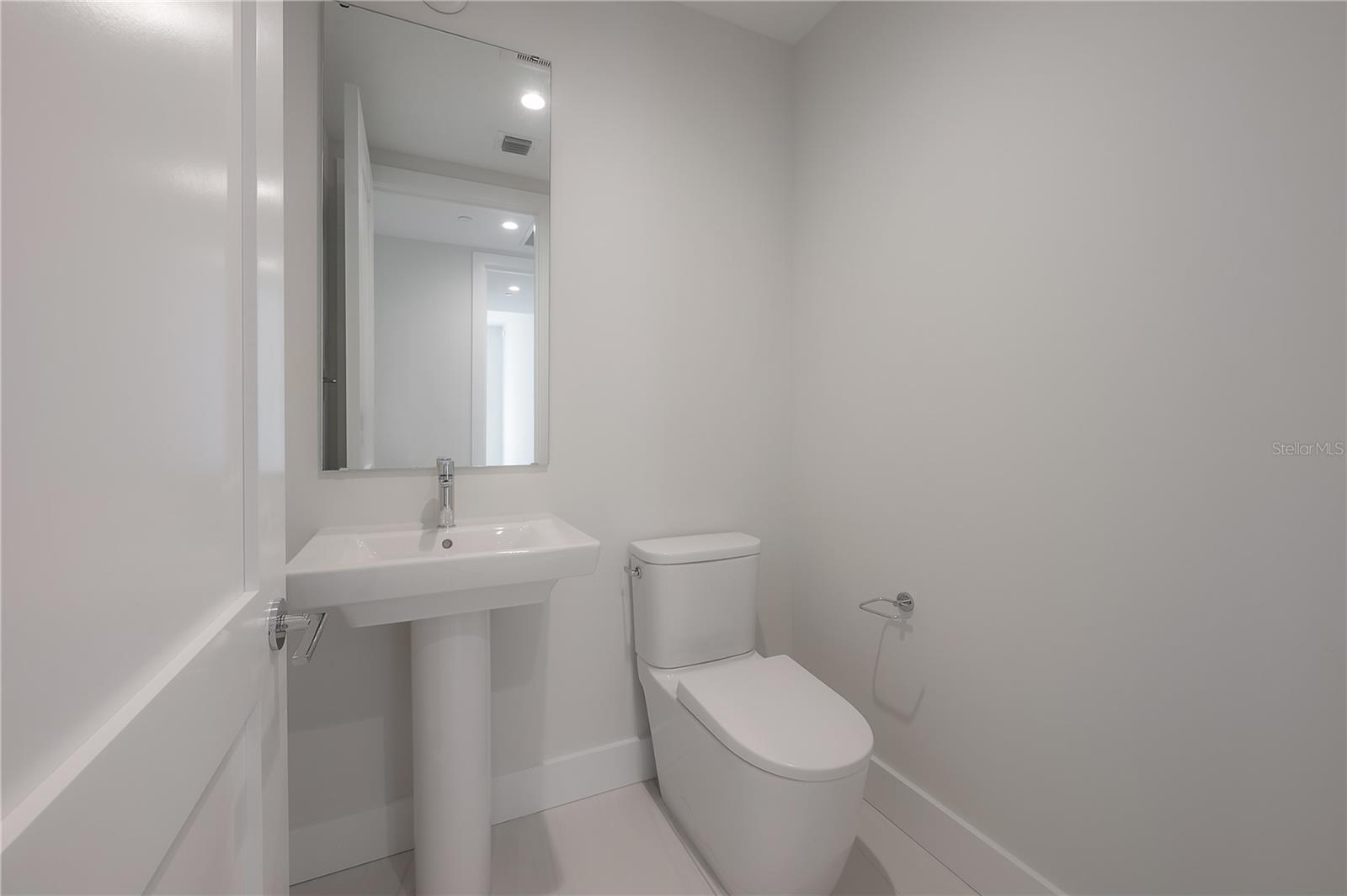 275 1ST Ave #1504 ST PETERSBURG, FL 33701