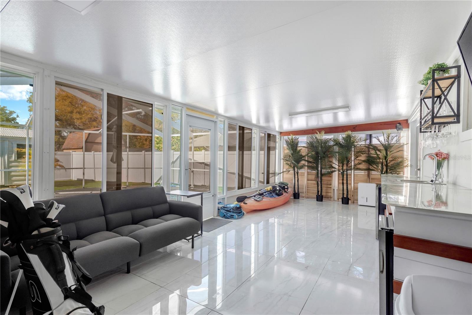 6305 S SELBOURNE Ave TAMPA, FL 33611