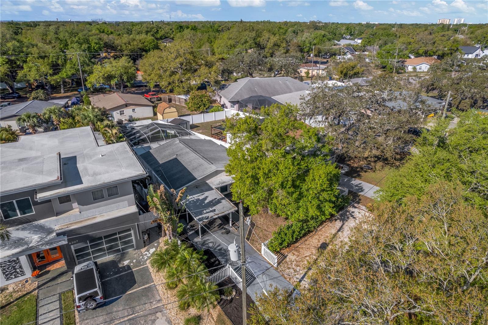 6305 S SELBOURNE Ave TAMPA, FL 33611