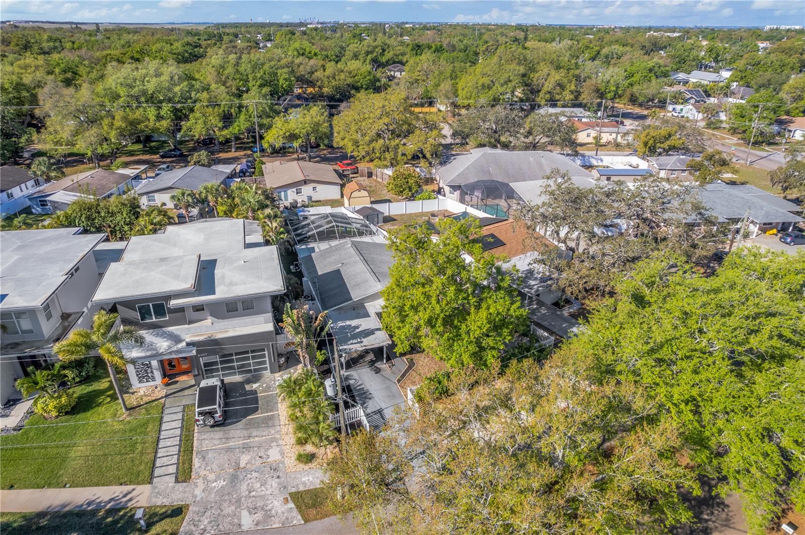 6305 S SELBOURNE Ave TAMPA, FL 33611