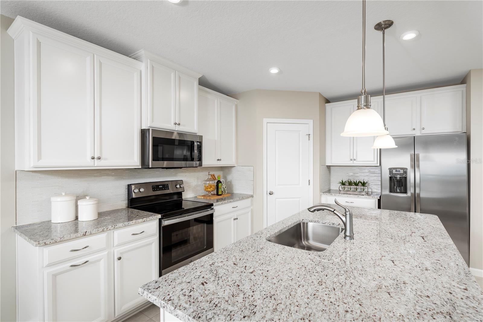 1729 W PALMS Dr PORT CHARLOTTE, FL 33953