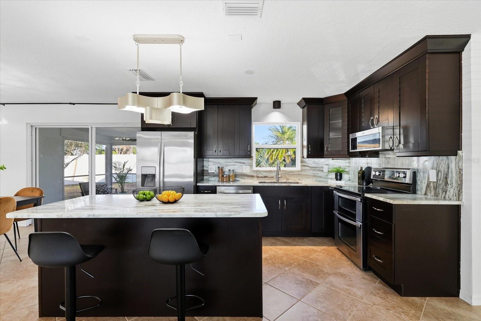 2461 61ST Ln ST PETERSBURG, FL 33710