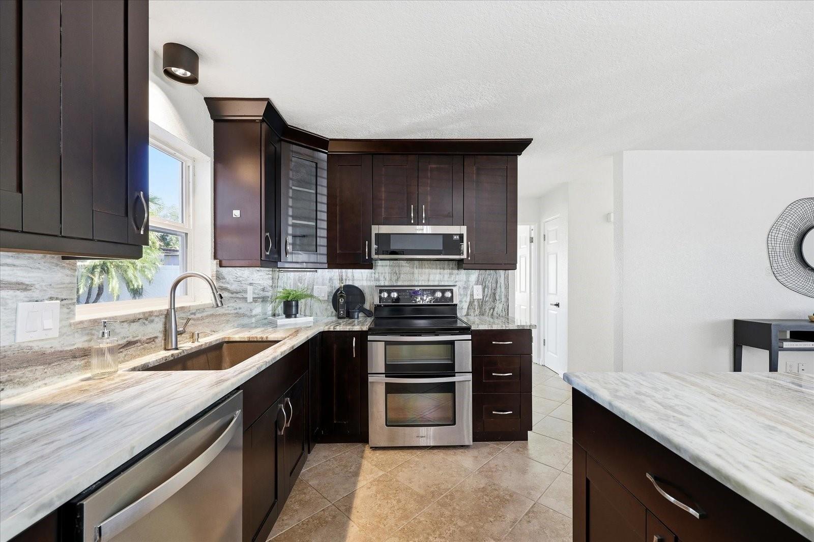 2461 61ST Ln ST PETERSBURG, FL 33710