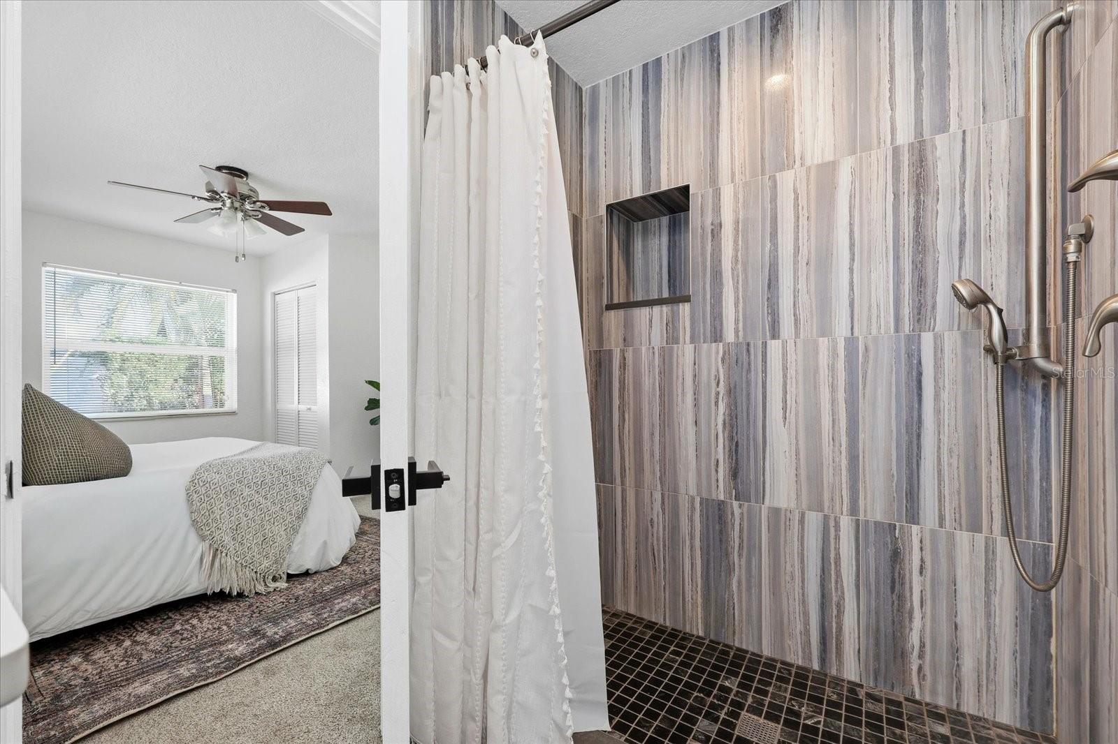 2461 61ST Ln ST PETERSBURG, FL 33710