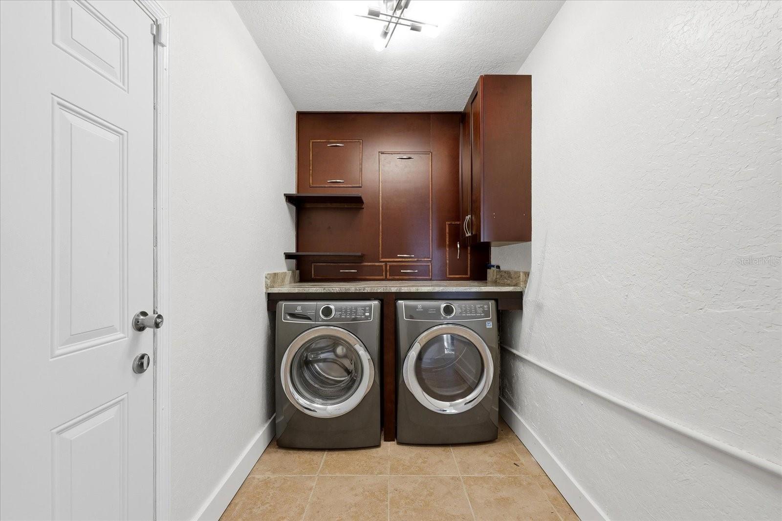 2461 61ST Ln ST PETERSBURG, FL 33710