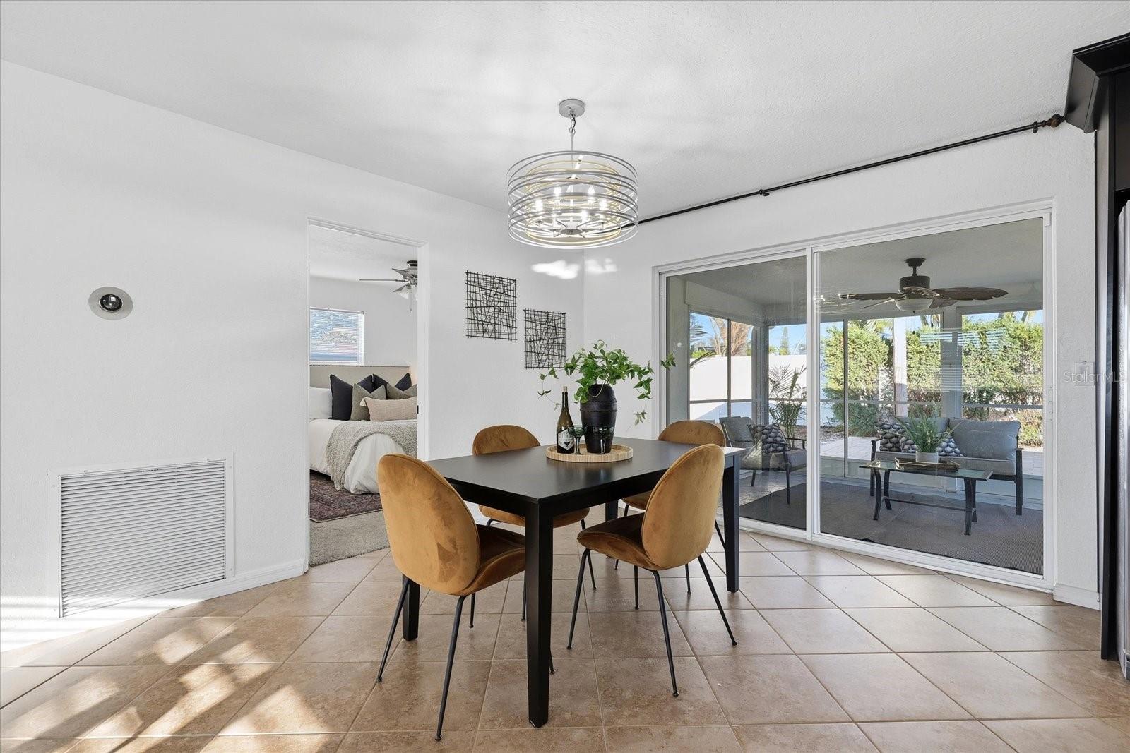 2461 61ST Ln ST PETERSBURG, FL 33710