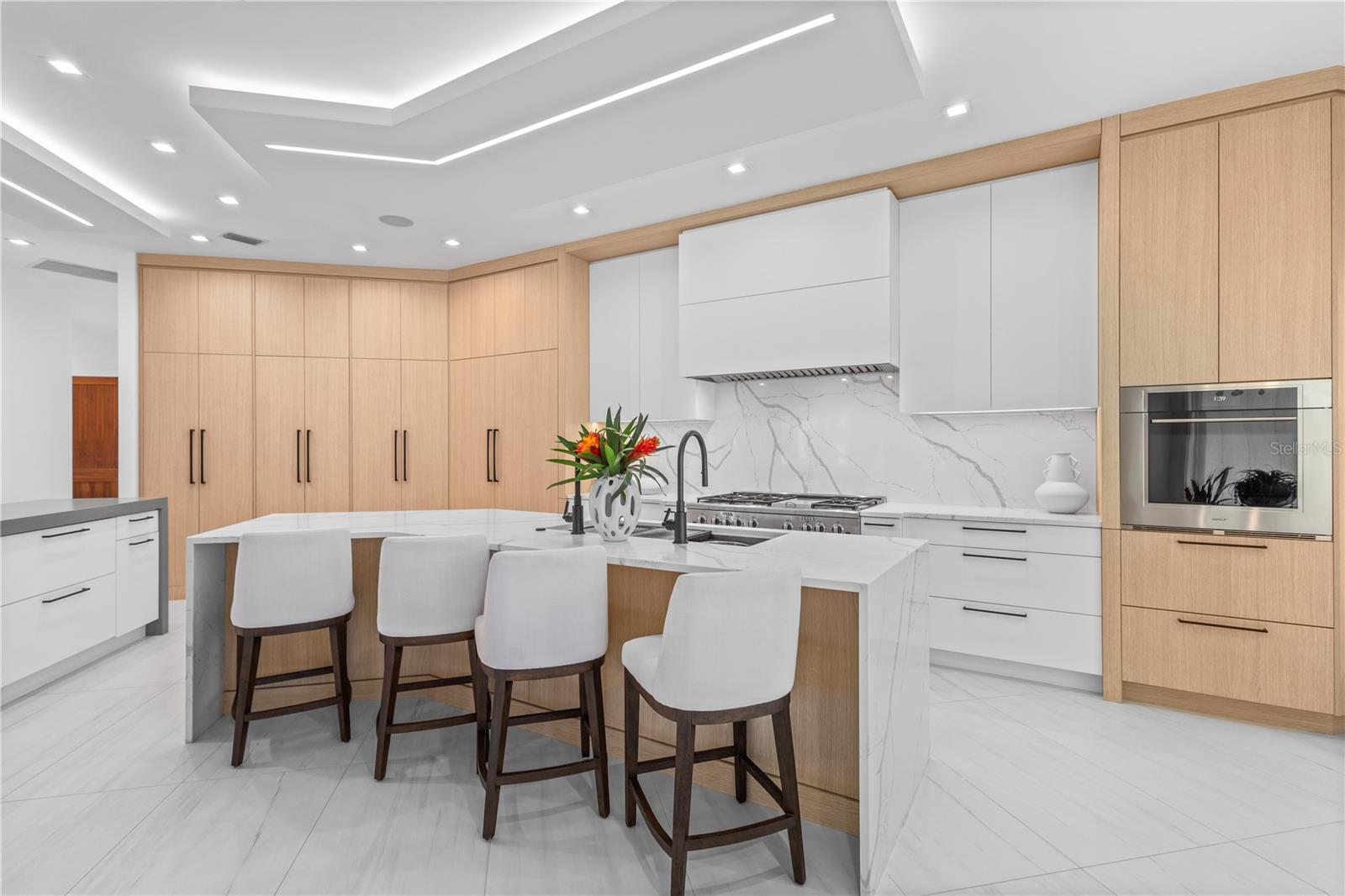 1808 FLOWER Dr SARASOTA, FL 34239