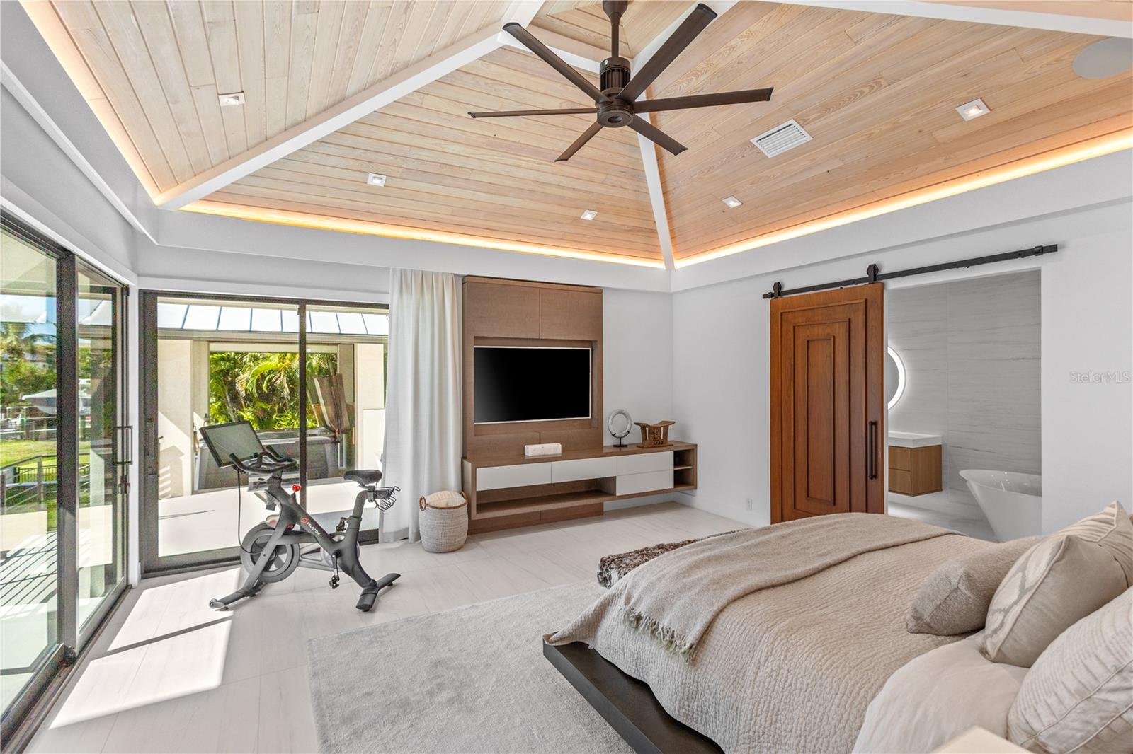 1808 FLOWER Dr SARASOTA, FL 34239