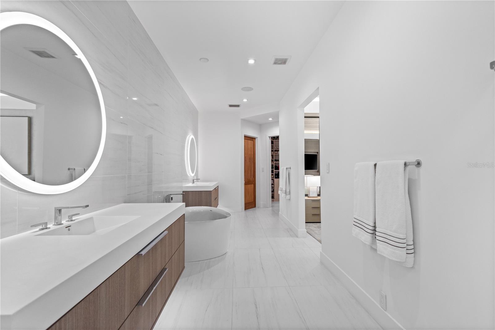 1808 FLOWER Dr SARASOTA, FL 34239