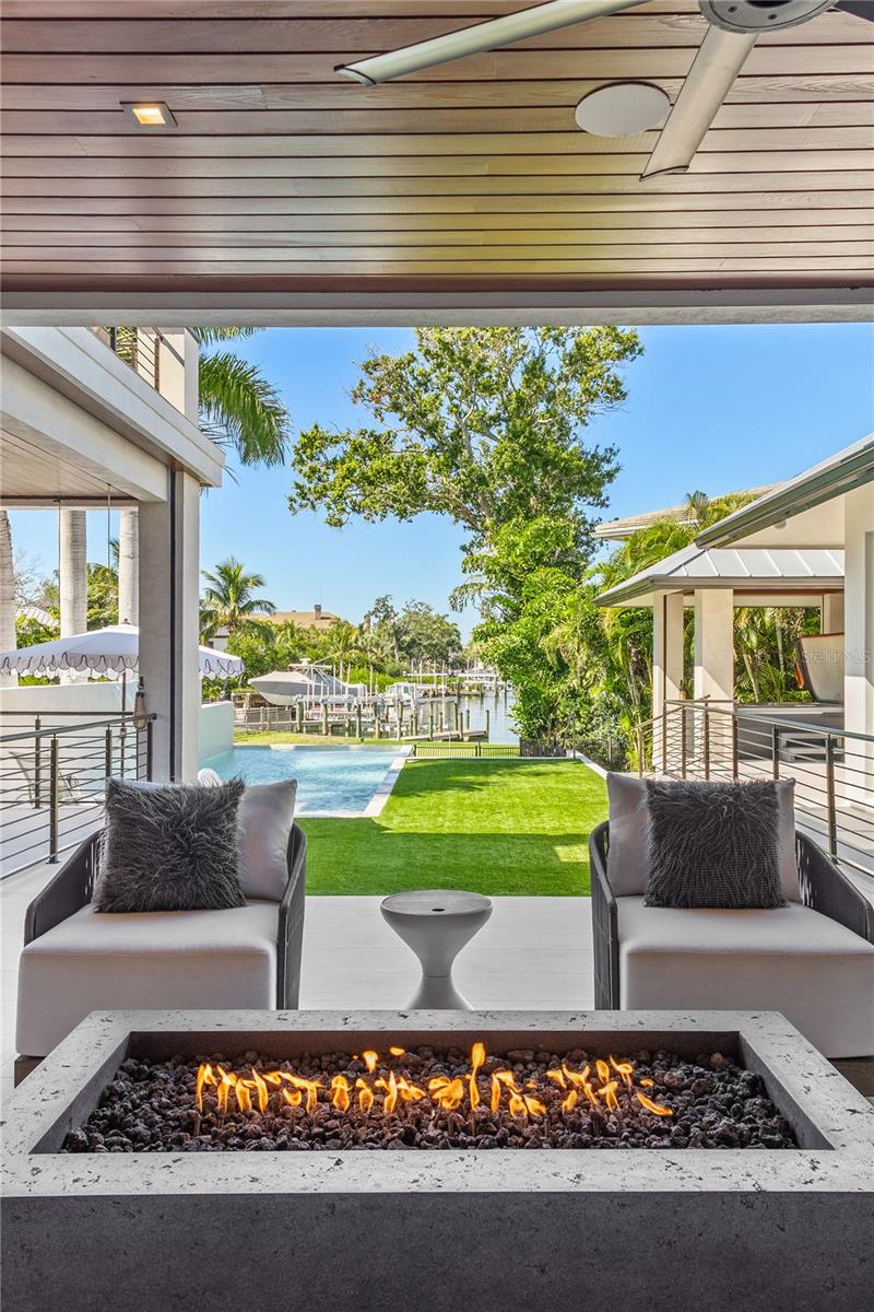 1808 FLOWER Dr SARASOTA, FL 34239