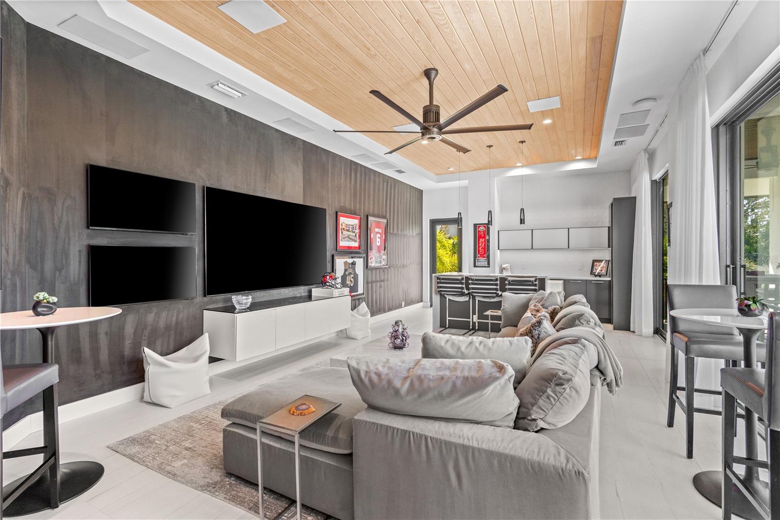 1808 FLOWER Dr SARASOTA, FL 34239