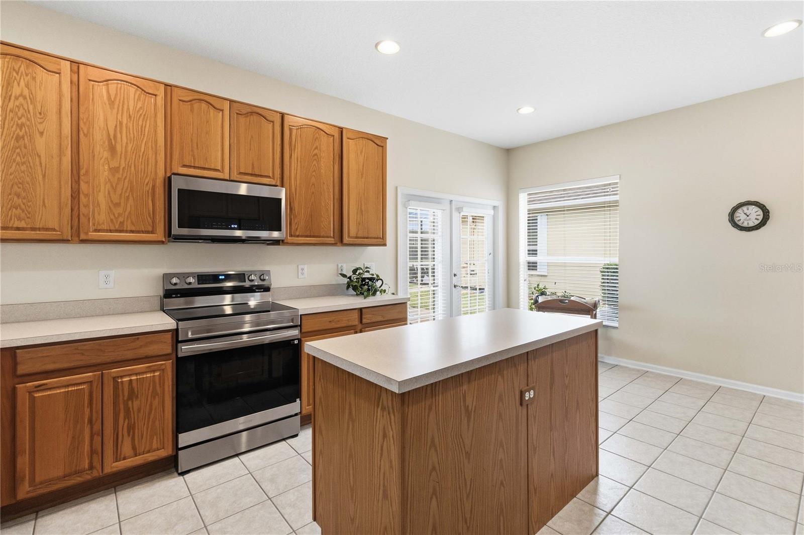 3196 HANGING MOSS Cir KISSIMMEE, FL 34741
