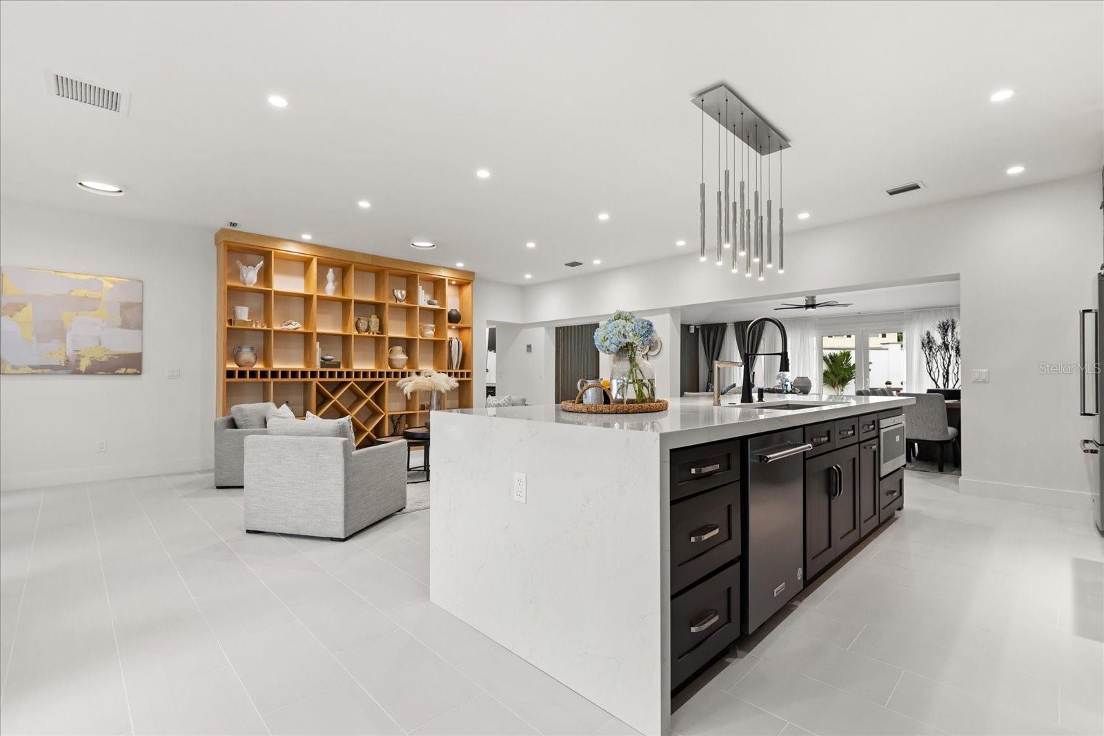 730 Lk DAVIS Dr ORLANDO, FL 32806