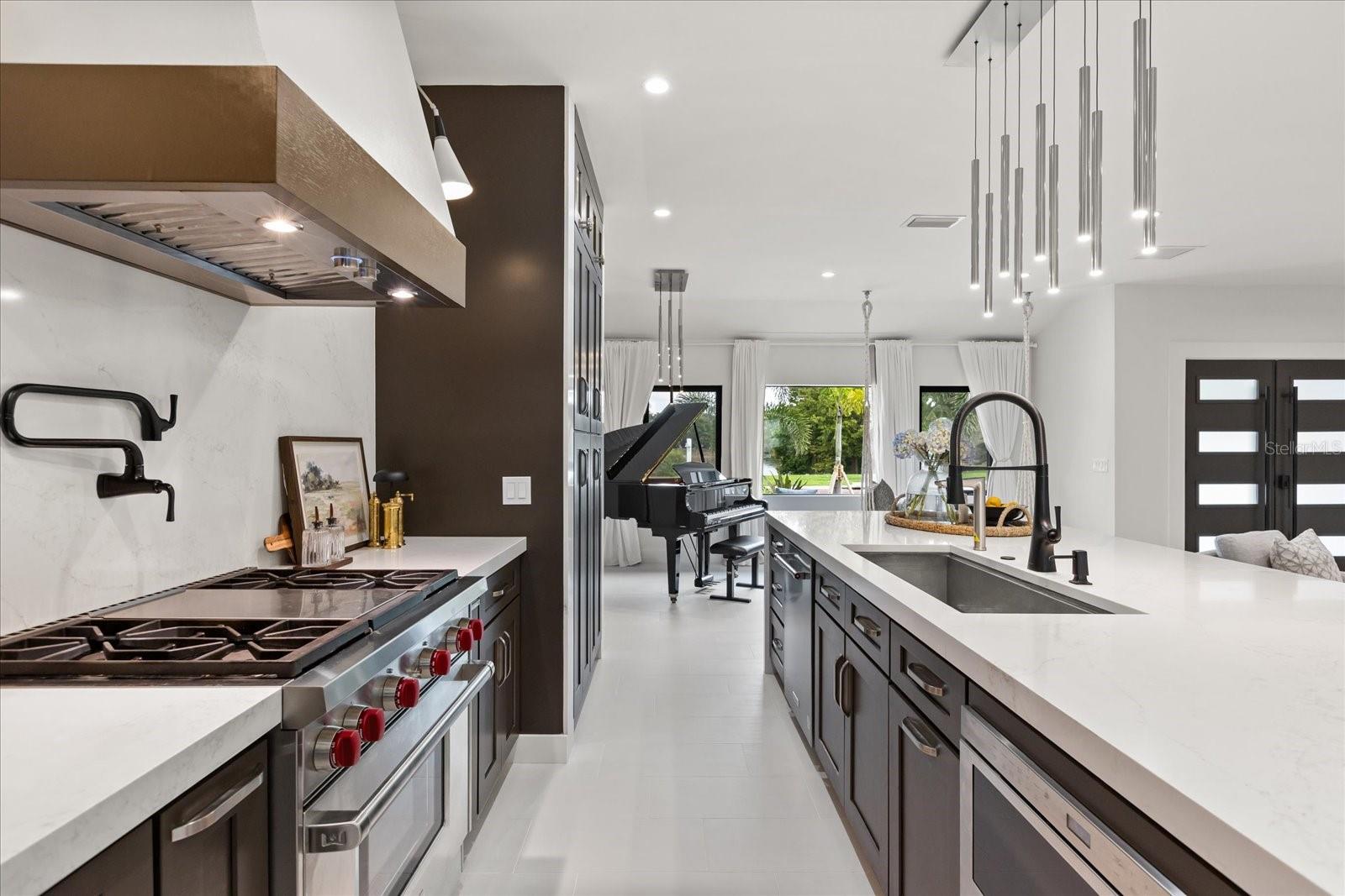 730 Lk DAVIS Dr ORLANDO, FL 32806