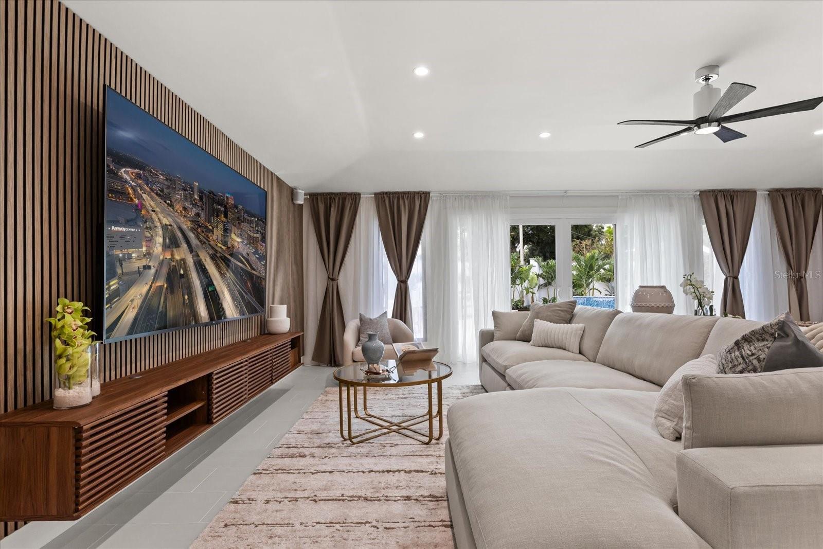 730 Lk DAVIS Dr ORLANDO, FL 32806