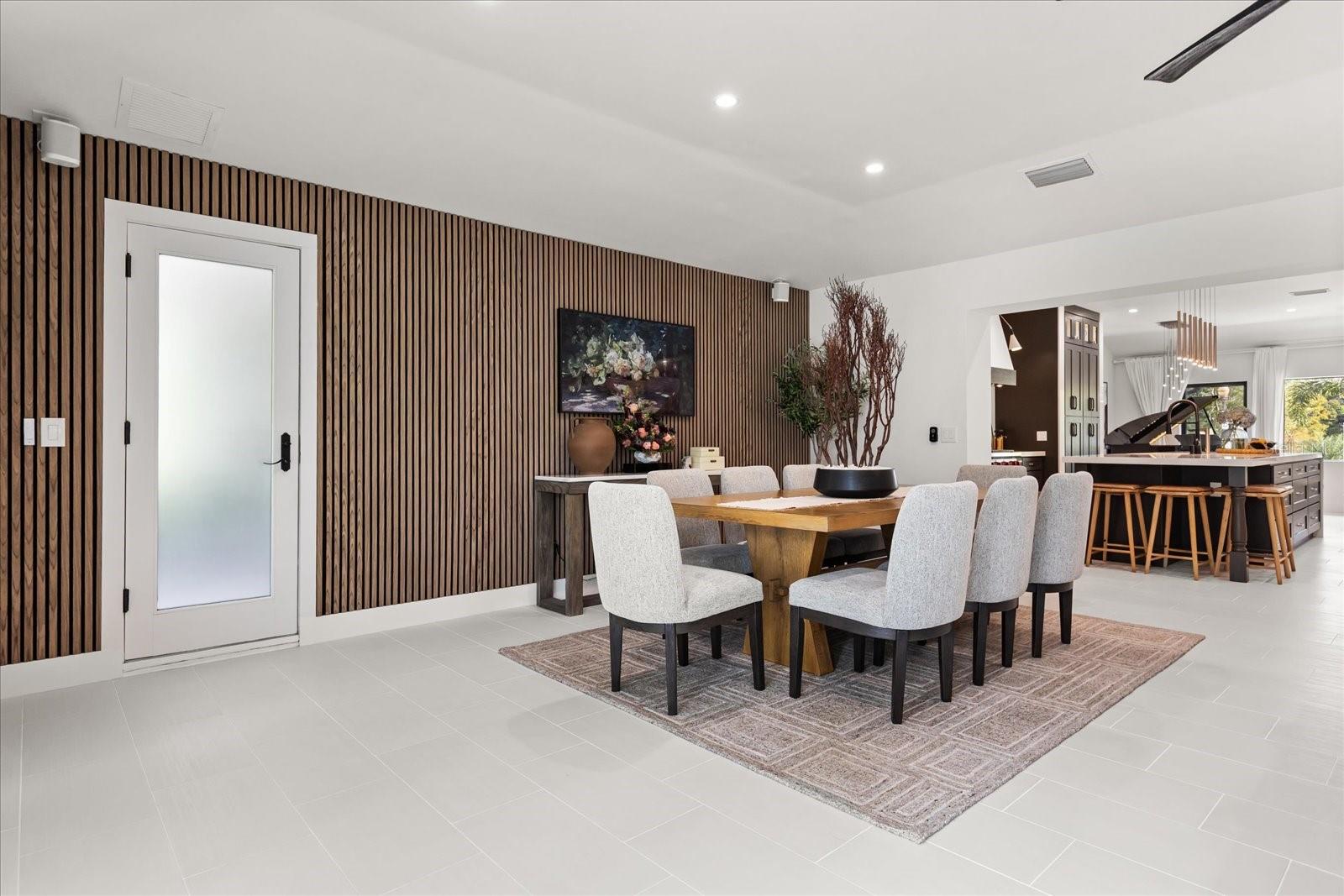 730 Lk DAVIS Dr ORLANDO, FL 32806