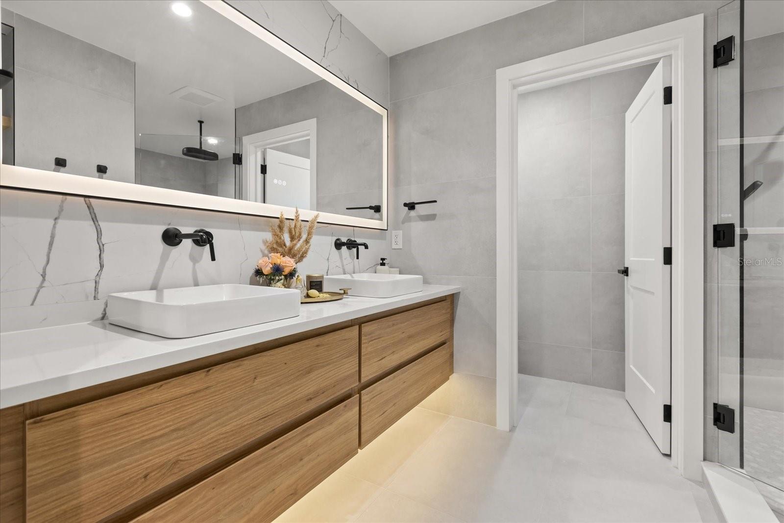 730 Lk DAVIS Dr ORLANDO, FL 32806