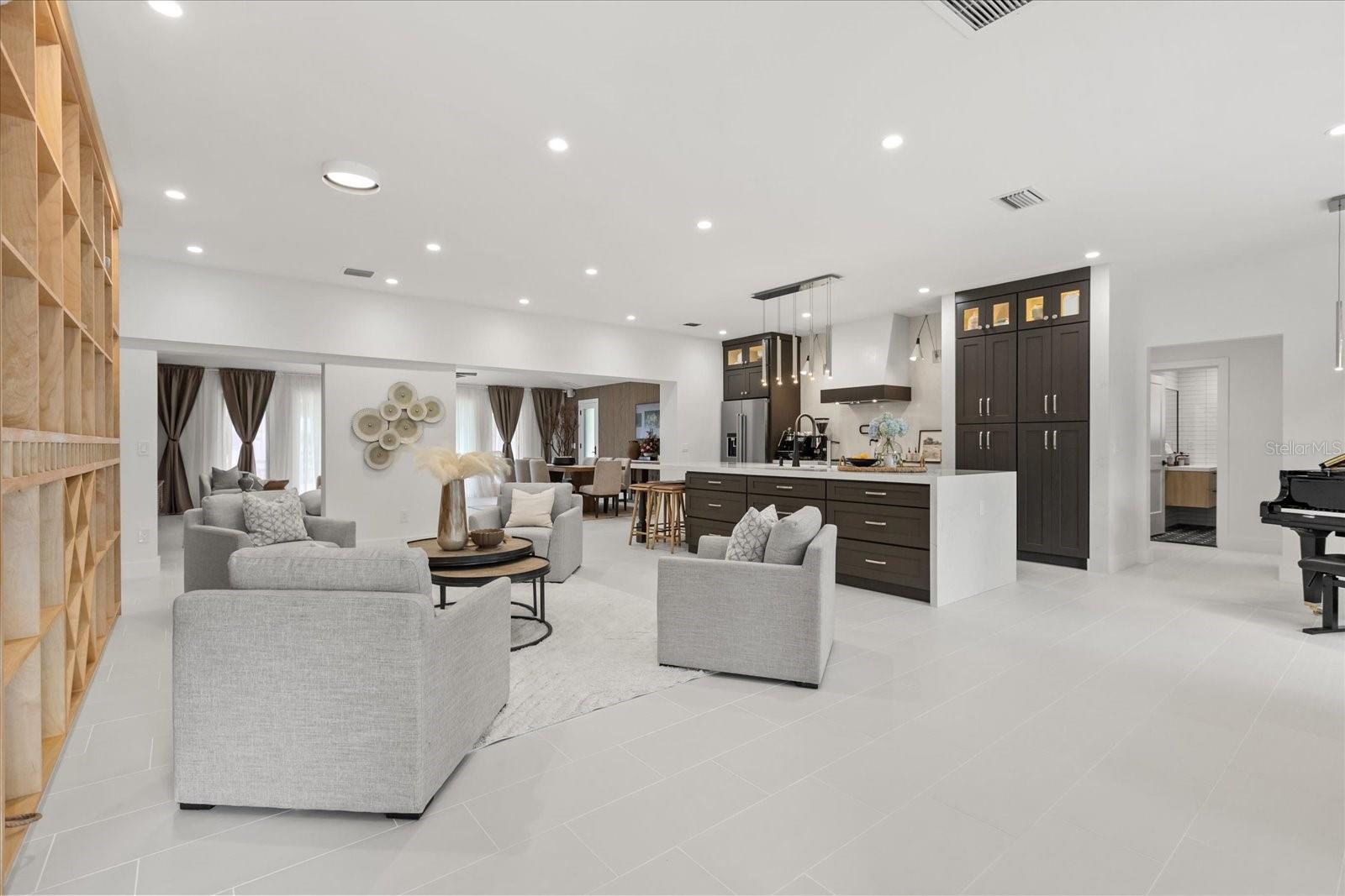 730 Lk DAVIS Dr ORLANDO, FL 32806