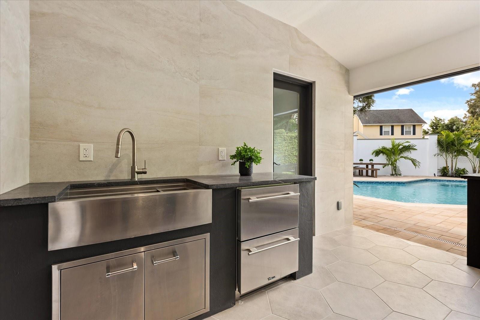 730 Lk DAVIS Dr ORLANDO, FL 32806