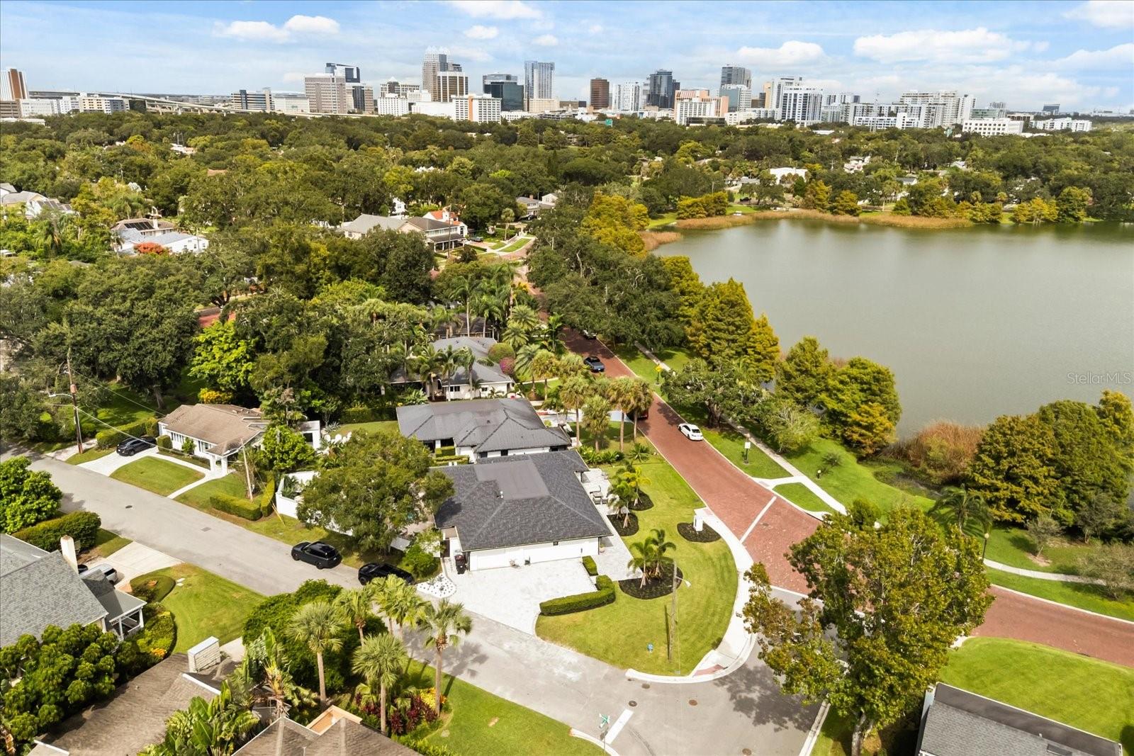 730 Lk DAVIS Dr ORLANDO, FL 32806