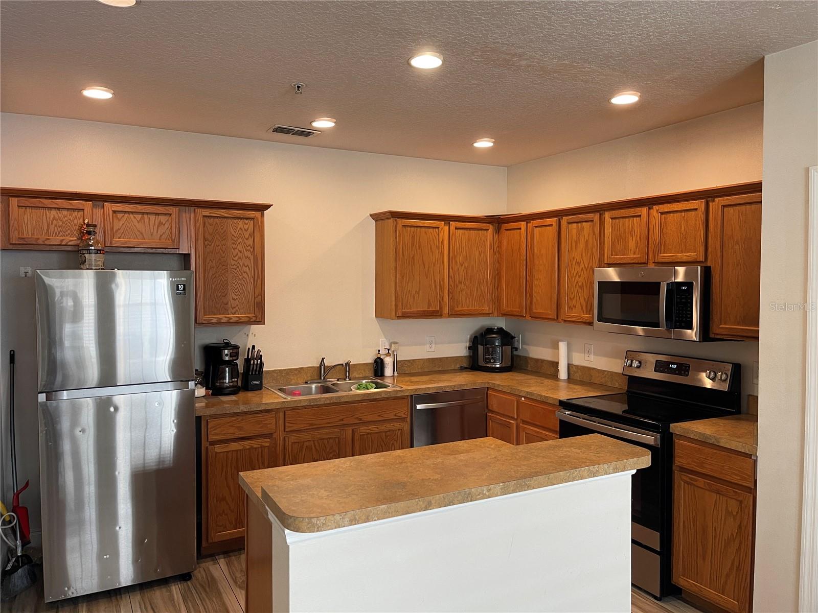 2024 CYPRESS BAY Blvd KISSIMMEE, FL 34743