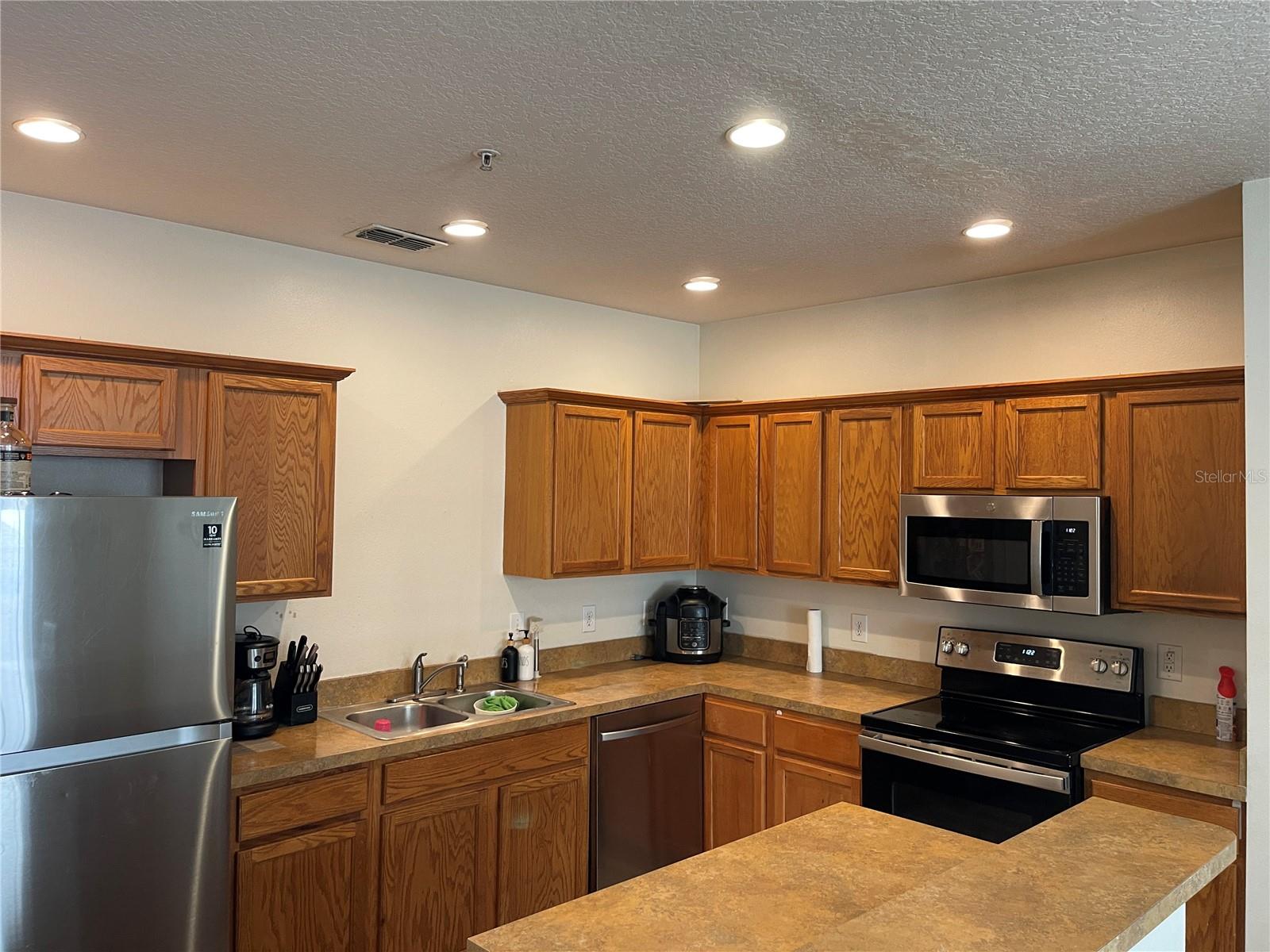 2024 CYPRESS BAY Blvd KISSIMMEE, FL 34743