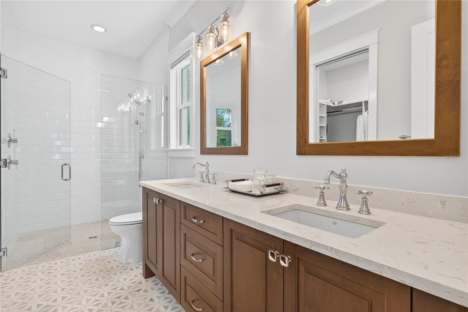 1936 COFFEE POT Blvd ST PETERSBURG, FL 33704