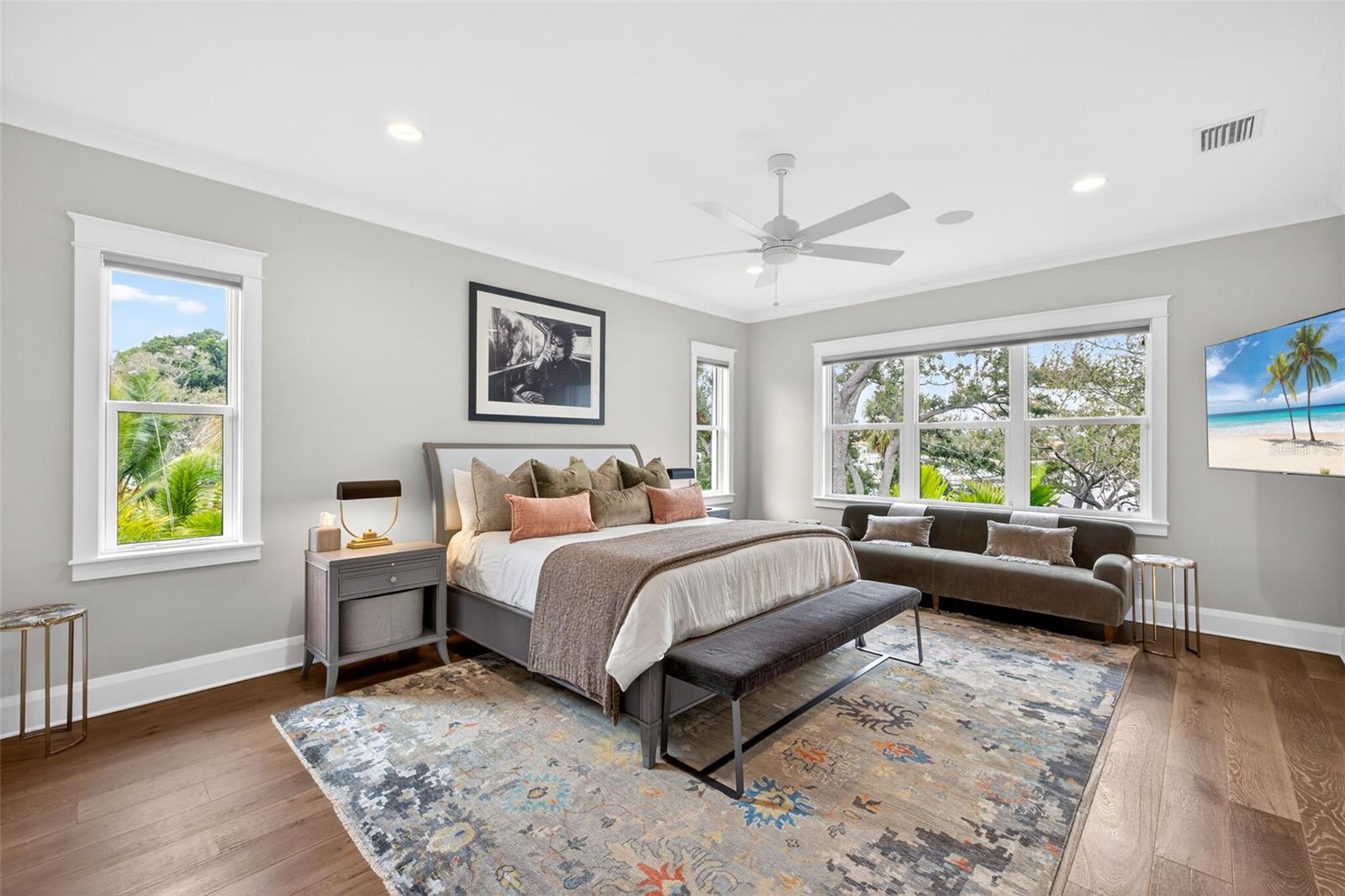 1936 COFFEE POT Blvd ST PETERSBURG, FL 33704