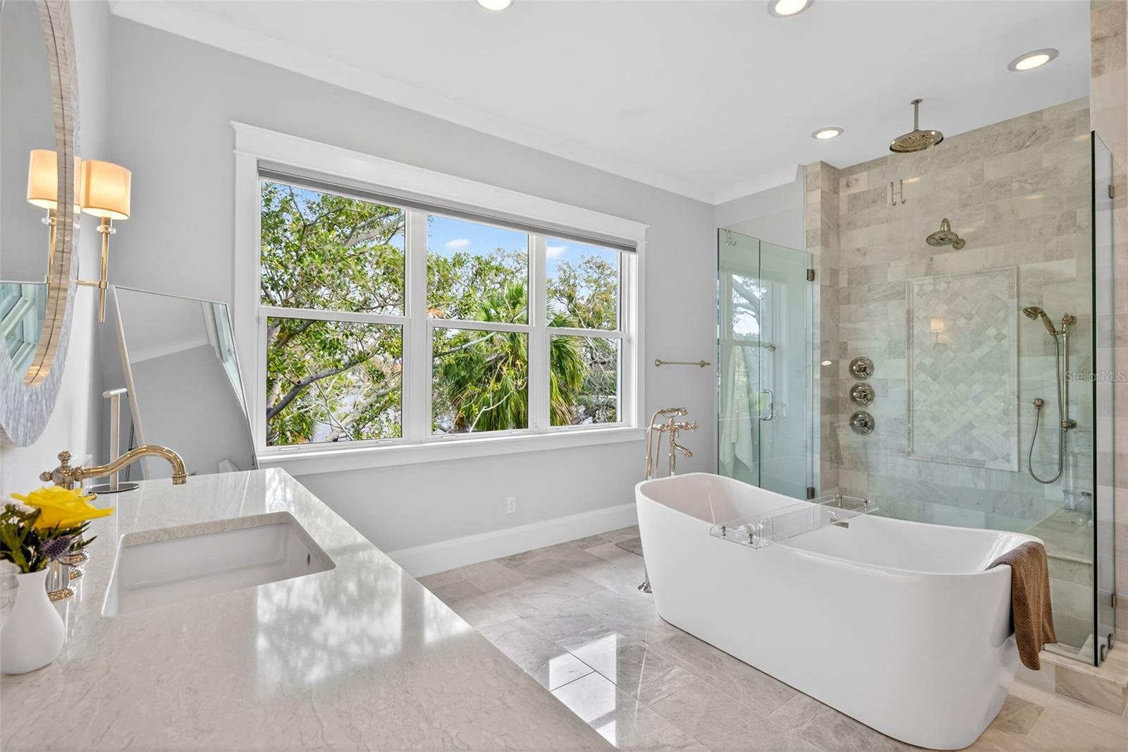 1936 COFFEE POT Blvd ST PETERSBURG, FL 33704